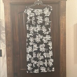Black and White Sheath Dress Knee-Length Sleeveless for Cocktail